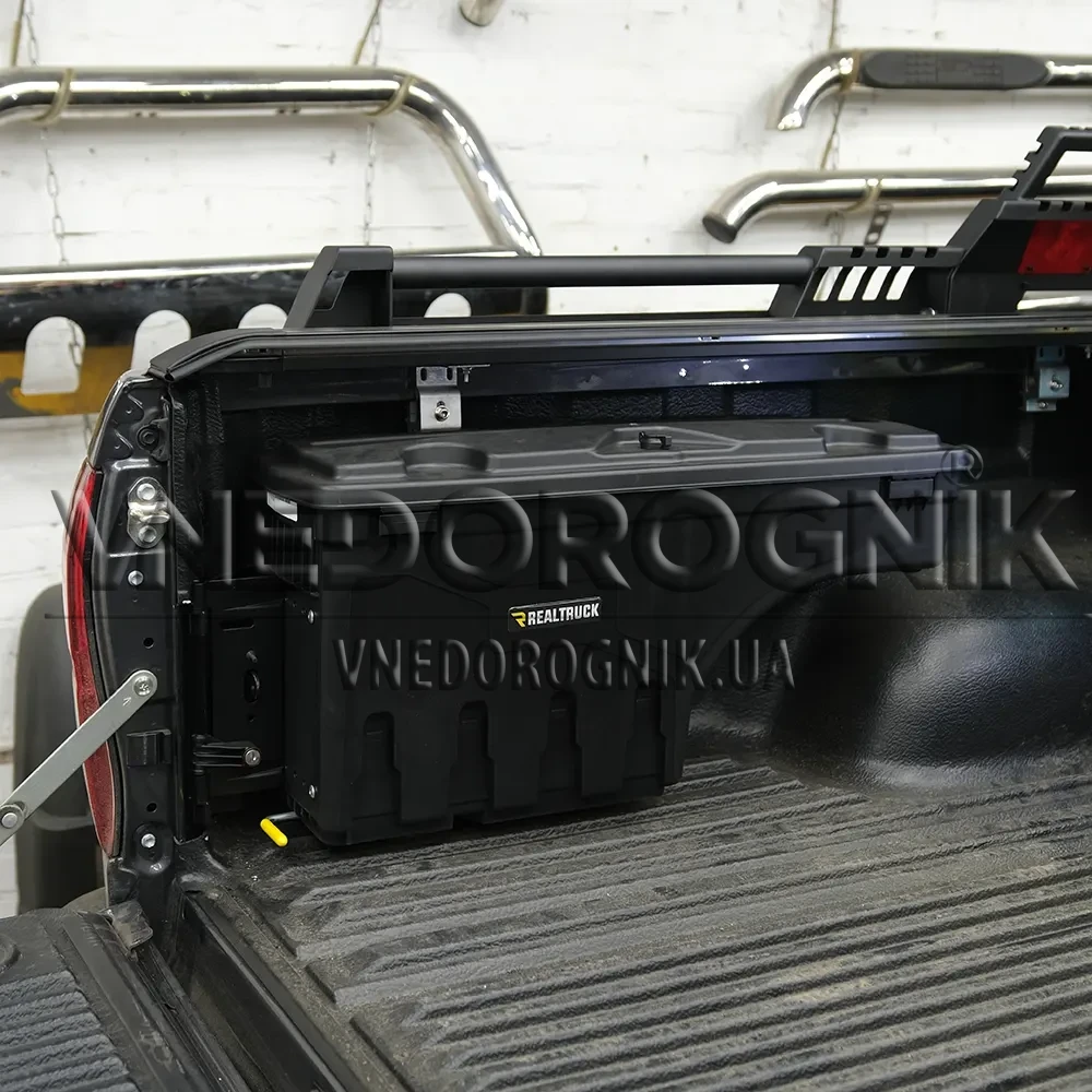 Buy Box in the Undercover body for Toyota Hilux dated 2015 Passenger side SC402p