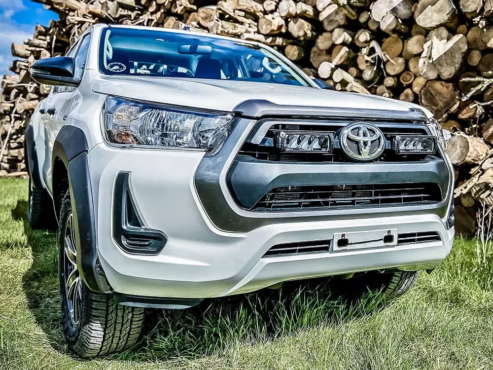 Купить Комплект оптики на Toyota Hilux 2021+ LAZER (в решетку радиатора)