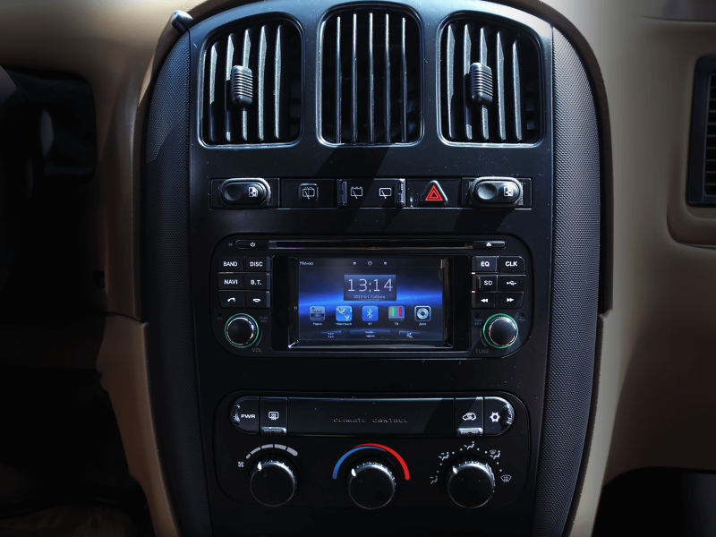 Buy Gazer T6010-Crs/L Multimedia System to Chrysler Voyager RG Rs, Town & Country Rs 2000-2007