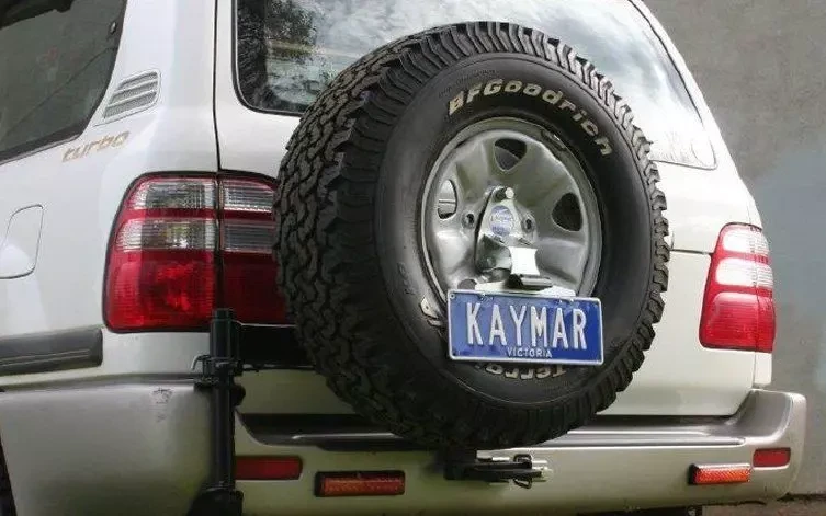 Купить  Крепления номерного знака KAYMAR к выносного крепления запасного колеса Toyota Land Cruiser 105 K0175NP-Kit