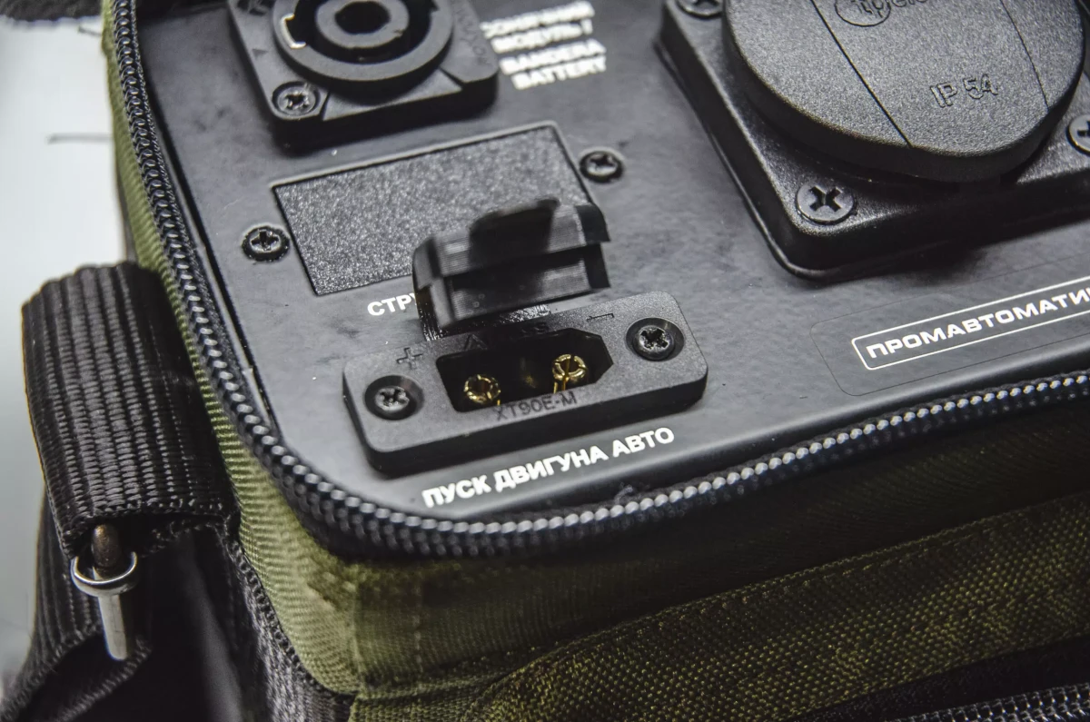 Купити Зарядна станція Bandera Power 225S 830 Вт/год 225 000 мАг зі швидкою зарядкою