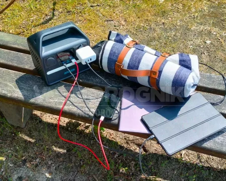 Купити Зарядна станція Anker 521 200 Вт