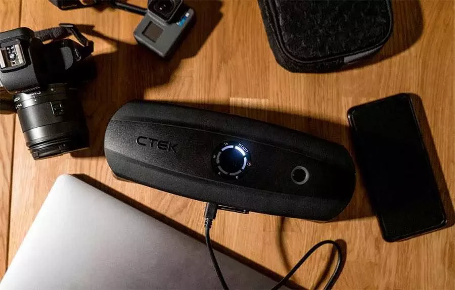 Купити Автомобільний зарядний пристрій та Powerbank CTEK CS FREE