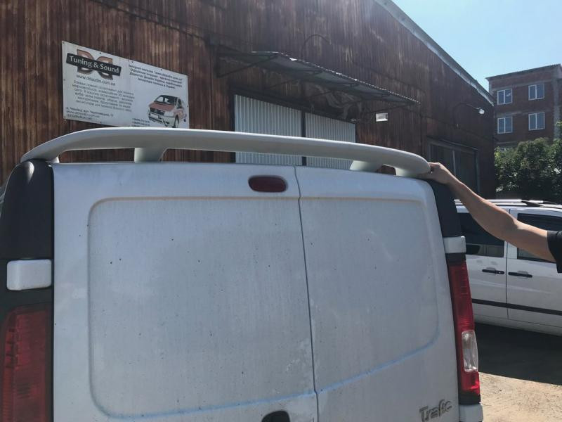 Купити Спойлер на дах (під фарбування) для Opel Vivaro 2001-2015 рр