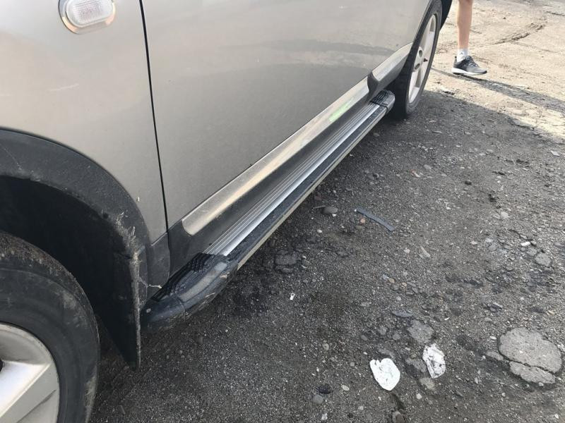 Купити Бокові пороги Rainbow (2 шт., алюм.) Коротка база для Nissan Qashqai 2010-2014рр