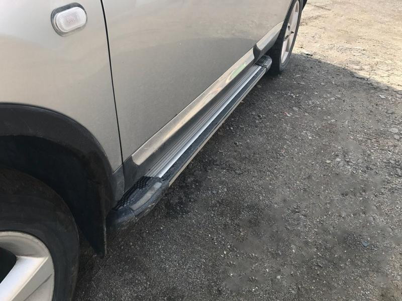 Купити Бокові пороги Rainbow (2 шт., алюм.) Коротка база для Nissan Qashqai 2010-2014рр