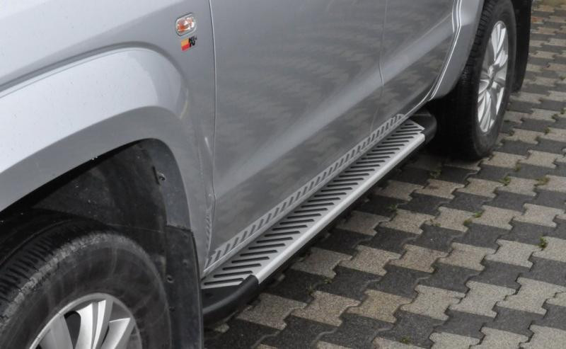 Купити Бокові пороги Line (2 шт., алюм) для Volkswagen Amarok 2010-2022 рр