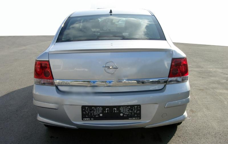 Купити Спойлер Sedan (під фарбування) для Opel Astra H 2004-2013 рр