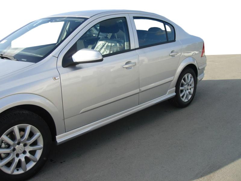Купити Бічні спідниці Sedan (під фарбування) для Opel Astra H 2004-2013 рр