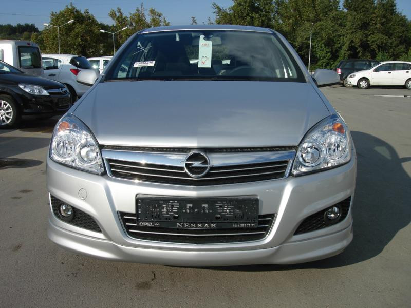 Купити Передня нижня накладка Sedan (під фарбування) для Opel Astra H 2004-2013 рр