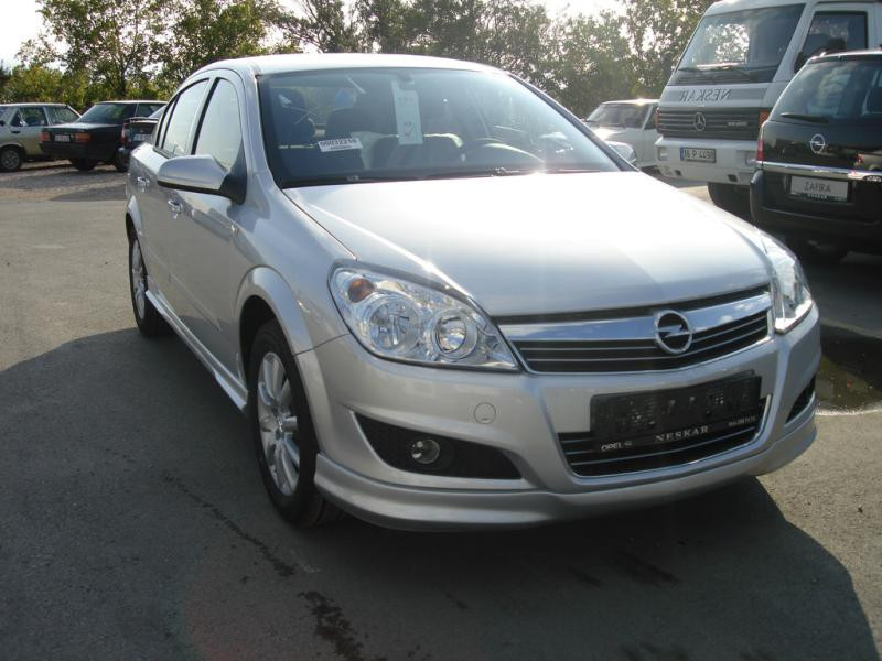 Купити Передня нижня накладка Sedan (під фарбування) для Opel Astra H 2004-2013 рр