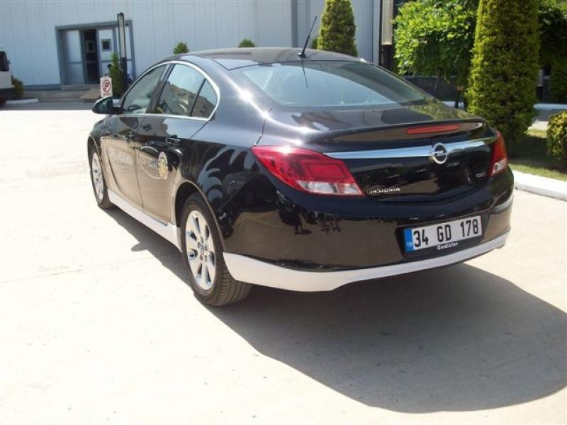 Купити Задня нижня накладка (під фарбування) для Opel Insignia 2008-2017 рр