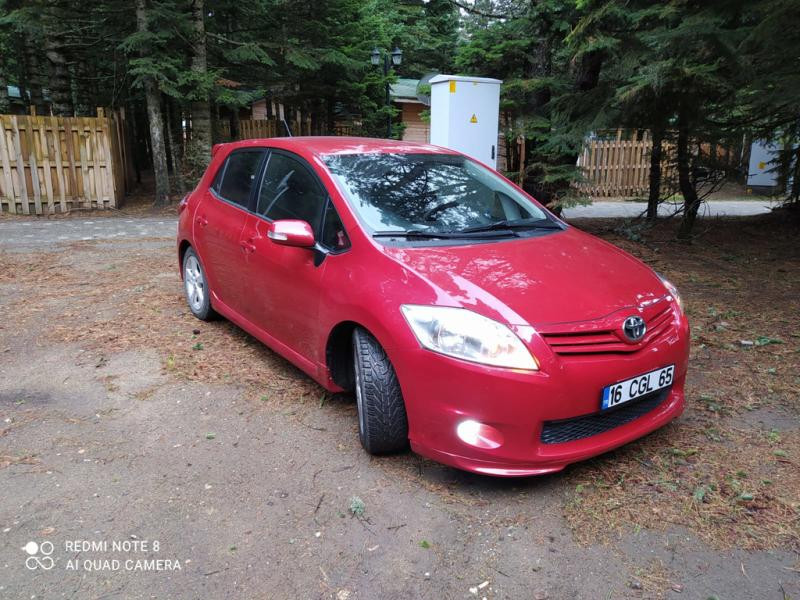 Купити Бокові пороги (під фарбування) для Toyota Auris 2007-2012 рр