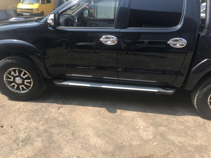 Купить Боковые пороги Allmond Grey (2 шт., алюминий) для Toyota Hilux 2006-2015 гг