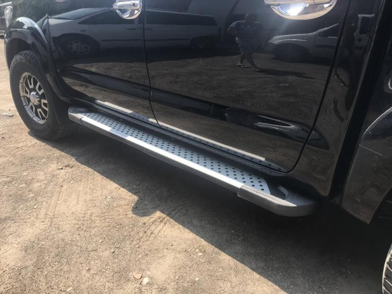 Купить Боковые пороги Allmond Grey (2 шт., алюминий) для Toyota Hilux 2006-2015 гг