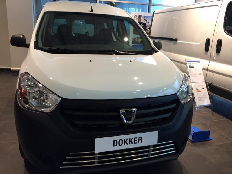 Купити Решітка в бампер (нерж) для Renault Dokker 2013-2022 рр