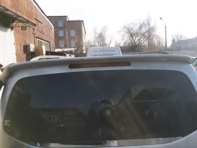 Купити Спойлер (під фарбування) для Mercedes Vito / V-class W447 2014- рр