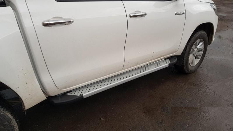 Купить Боковые пороги Allmond Grey (2 шт., алюминий) для Toyota Hilux 2015- гг
