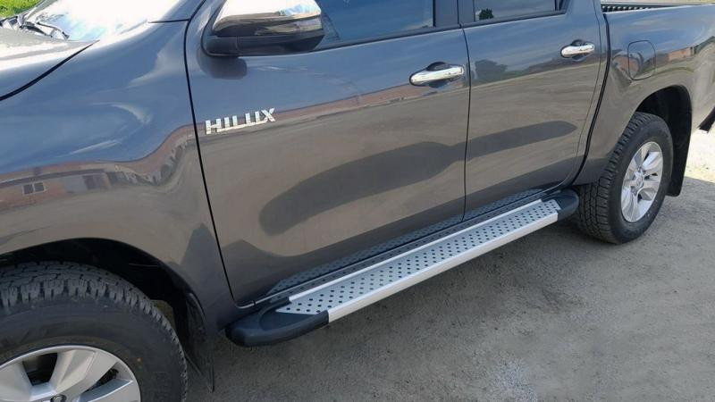 Купить Боковые пороги Allmond Grey (2 шт., алюминий) для Toyota Hilux 2015- гг