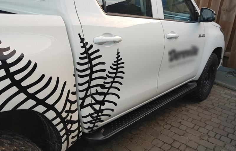 Купити Бокові пороги Allmond Black (2 шт., алюміній) для Toyota Hilux 2015- рр