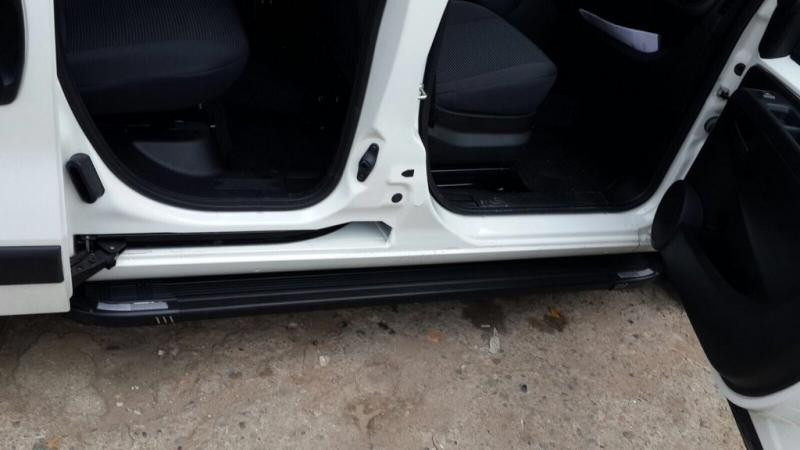 Купити Бокові пороги Мосту Блек (2 шт, алюмін. профілю.) для Peugeot Bipper