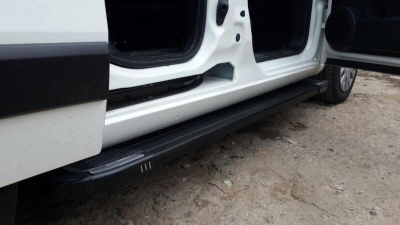 Купити Бокові пороги Мосту Блек (2 шт, алюмін. профілю.) для Peugeot Bipper