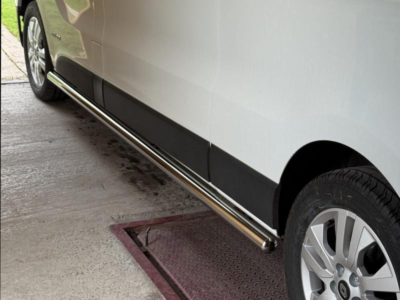 Купити Бічні труби (2 шт., нерж.) 60 мм, коротка база для Nissan NV300/Primastar 2016-рр