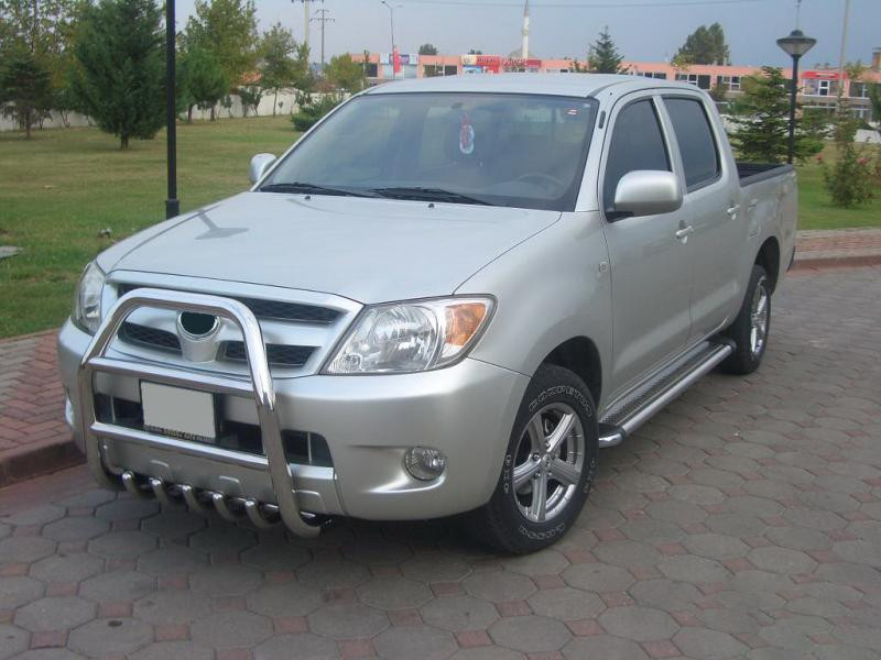 Купить Кенгурятник QT007 (нерж.) для Toyota Hilux 2006-2015 гг