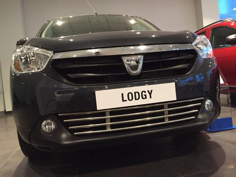 Купити Решітка в бампер (нерж) для Renault Lodgy 2013-2022 рр