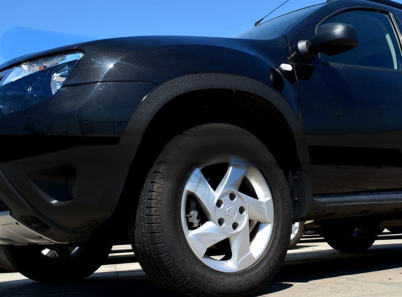 Купити Накладки на арки (4 шт., чорний метал) Чорний мат для Renault Duster 2008-2017 рр