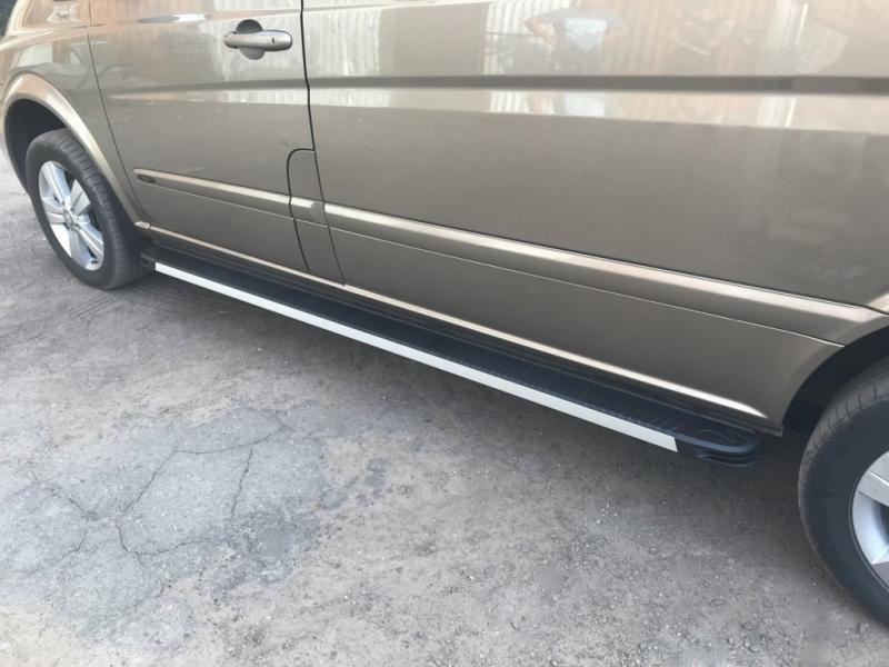 Купити Бокові пороги Maya V1 (2 шт., алюміній) Коротка/Середня бази для Mercedes Viano 2004-2014 рр