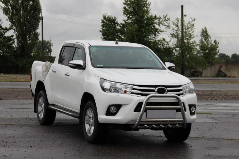 Купити Передній захист QT008 (нерж) для Toyota Hilux 2015- рр
