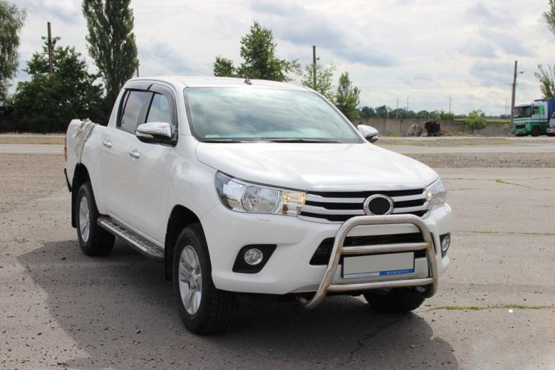 Купити Передній захист WT023 (нерж) для Toyota Hilux 2015- рр