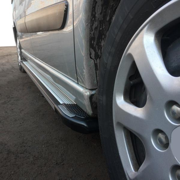 Купити Бокові пороги Rainbow (2 шт., Алюміній) Коротка база для Peugeot Expert 2007-2016 рр