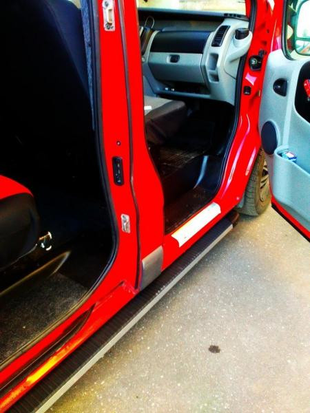 Купить Боковые пороги Maya V1 (2 шт., алюминий) Длинная база для Nissan NV300/Primastar 2016-гг