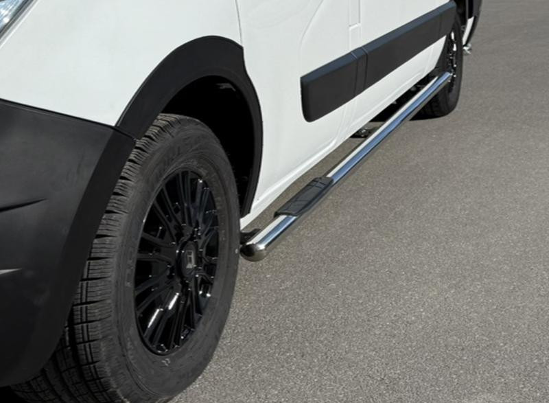 Купить Боковые трубы BB002 (2 шт., нерж.) Средняя база для Renault Master 2011-2023 гг