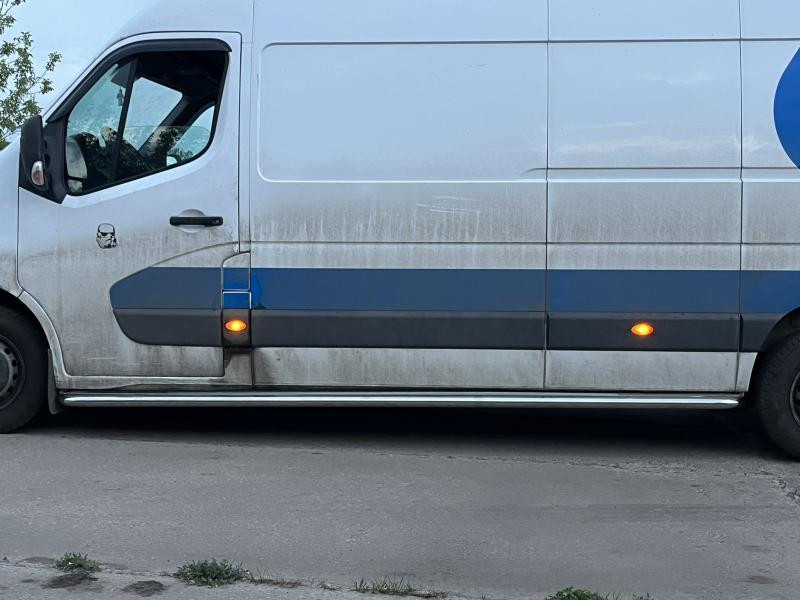 Купити Бокові пороги Premium (2 шт., Нерж.) 60мм, Середня база для Nissan NV400 2010-2024 рр