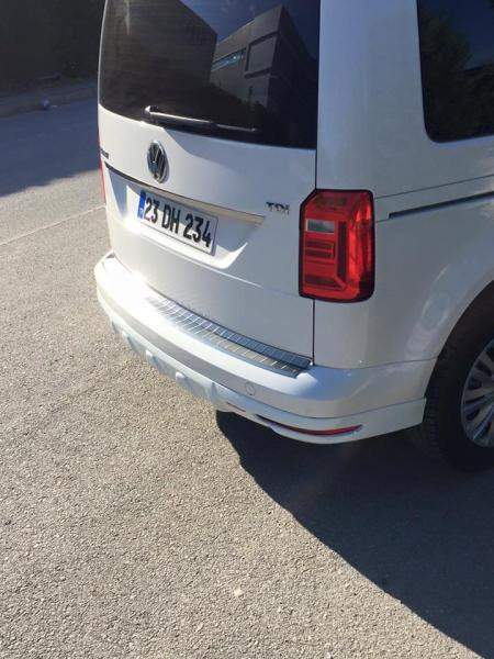 Купити Накладка на задній бампер (під фарбування) для Volkswagen Caddy 2015-2020 рр