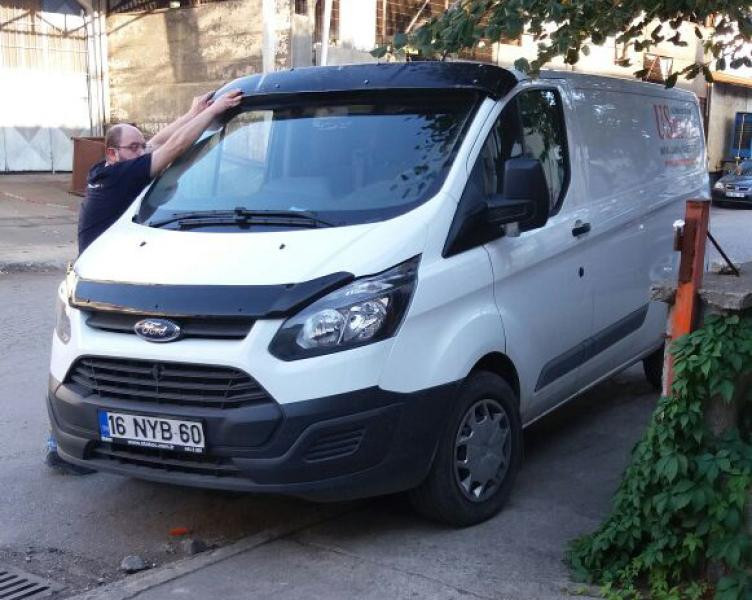 Купить Козырек на лобовое стекло (на кронштейнах) для Ford Custom 2013-2022 гг