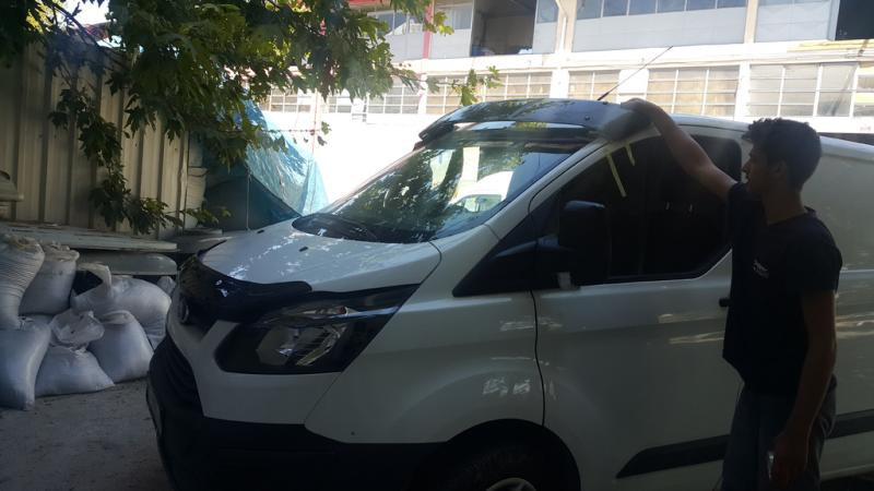 Купить Козырек на лобовое стекло (на кронштейнах) для Ford Custom 2013-2022 гг