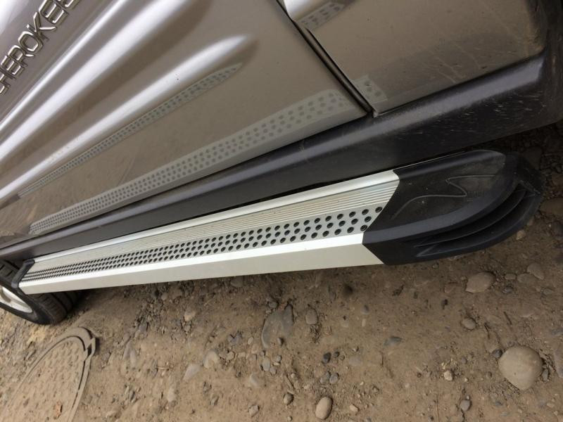 Купить Боковые пороги Maya V2 (2 шт., алюминий) для Jeep Grand Cherokee WK 2004-2010 гг