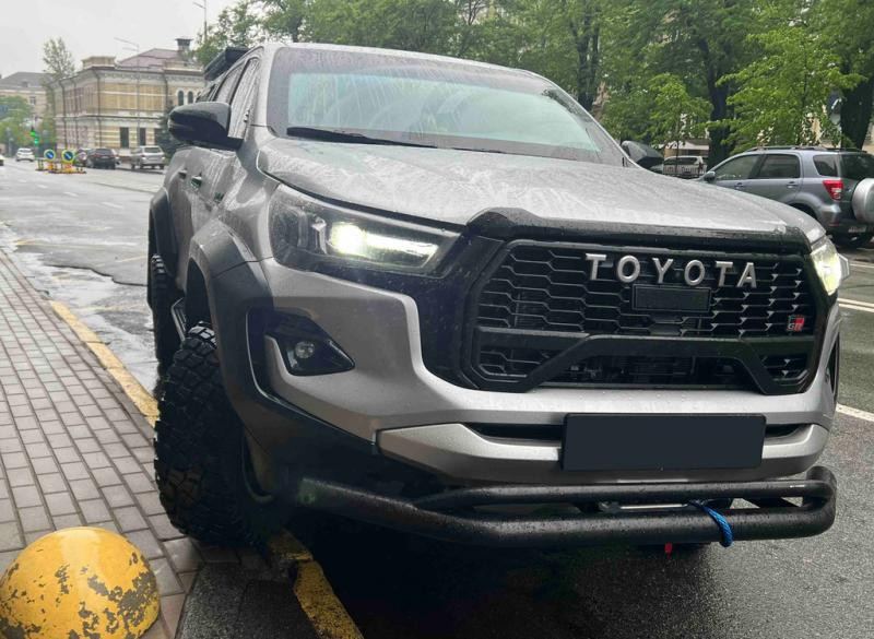 Купить Передний ус двойной Vegas (2015-2020, черный, 76мм) для Toyota Hilux 2015- гг