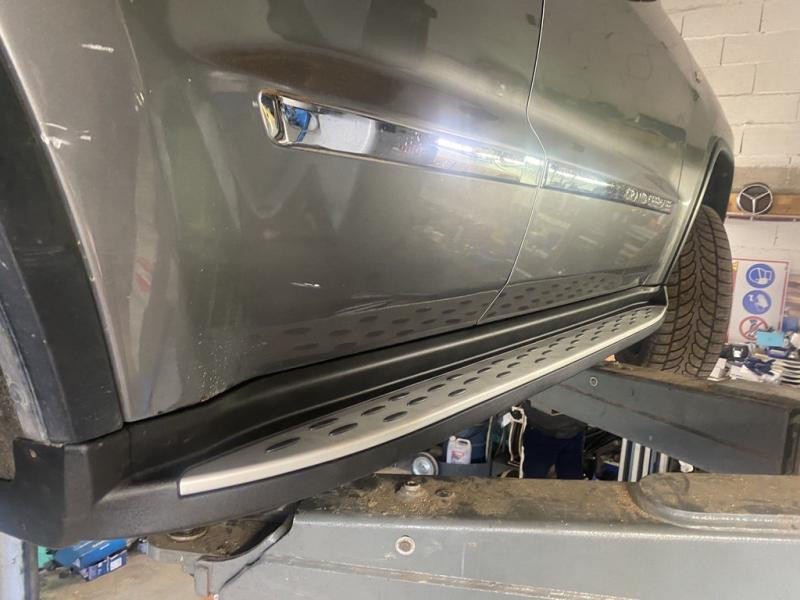 Купити Бокові пороги Оригінал (2 шт) для Jeep Grand Cherokee WK2 2010-2021 рр