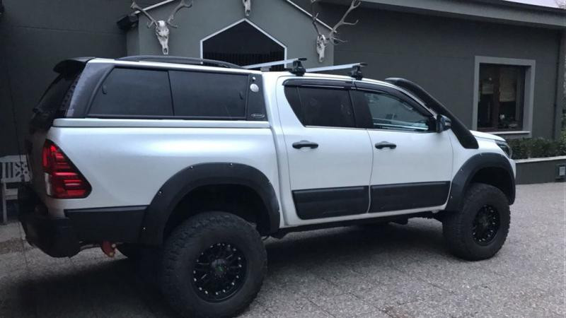 Купить Расширители колесных арок (2015-2020, АБС, на болтах) для Toyota Hilux 2015- гг