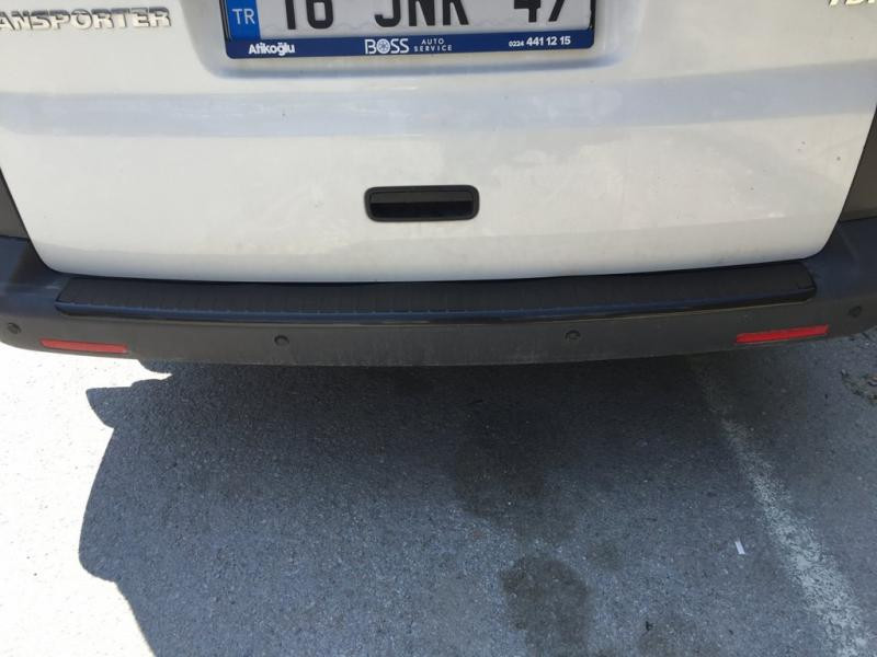 Купити Накладка на задній бампер з загином (Карбон) для Volkswagen T5 2010-2015 рр