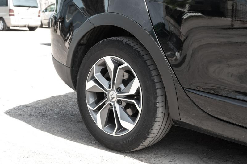 Купить Накладки на арки (8 шт, черные) SW, металл для Renault Megane III 2009-2016 гг