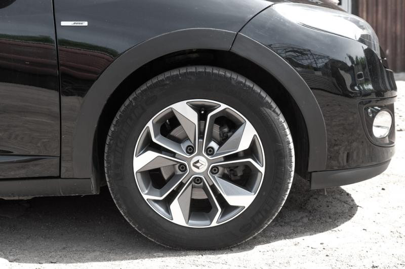 Купить Накладки на арки (8 шт, черные) SW, металл для Renault Megane III 2009-2016 гг