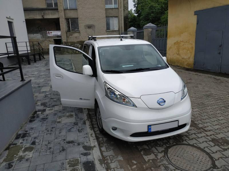 Купити Рейлінги ХРОМ 143 см, Чавунні ніжки для Nissan NV200 2009- рр