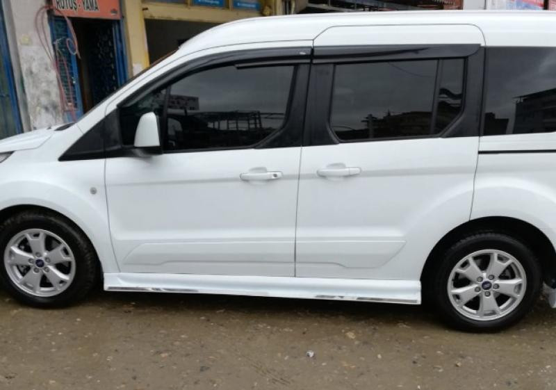 Купити Бокові пороги (під фарбування) для Ford Connect 2014-2021 рр