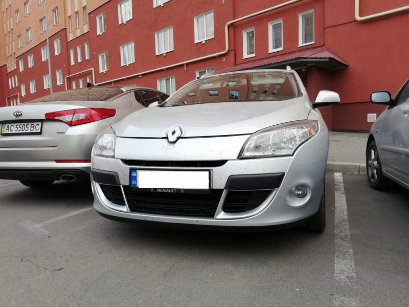 Купить Накладки в бампер (2008-2012, 2 шт, под покраску) для Renault Megane III